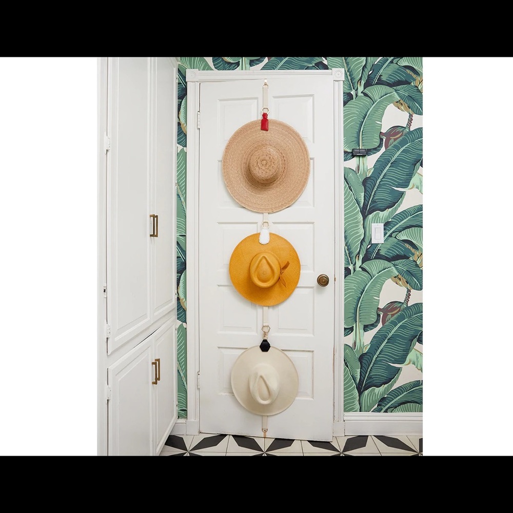 Lindsay Albanese top tote hat collector
